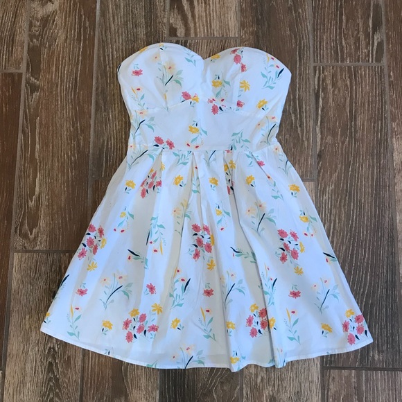 Dresses & Skirts - ⭐️ 2/$20 Sweetheart Strapless Dress Small